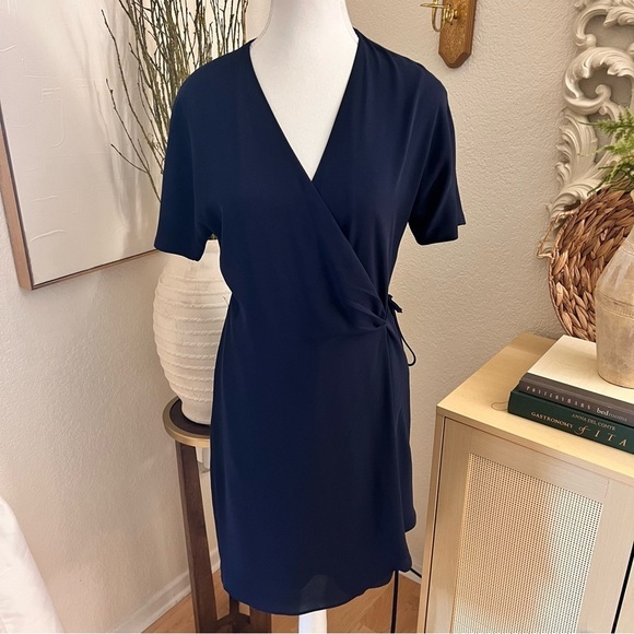 ARITZIA BABATON Navy Wallace Dress Wrap Size Small Chiffon Flowy - Picture 2 of 9